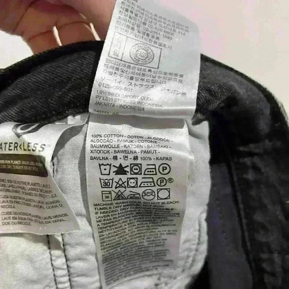 Levi's Black Frayed Hem Button Fly 501 Shorts Womens Size 32 - Picture 12 of 13